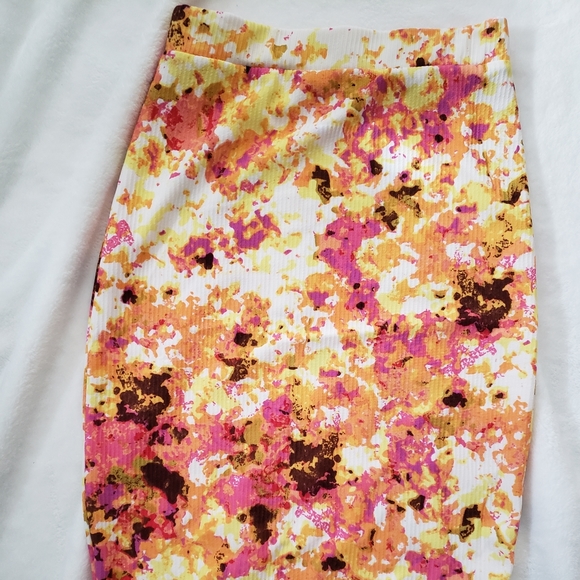 Six Skirts - Picture 14 of 16